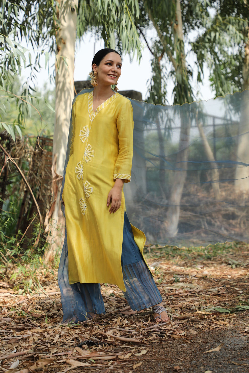 Contrasting Embroidered with Pleated Pants Kurta Set