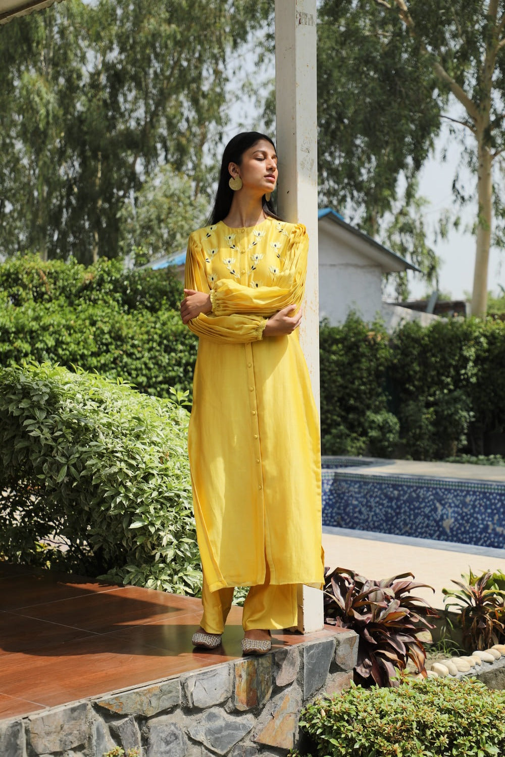 Daisy Embroidered Pleated Sleeves Kurta Set