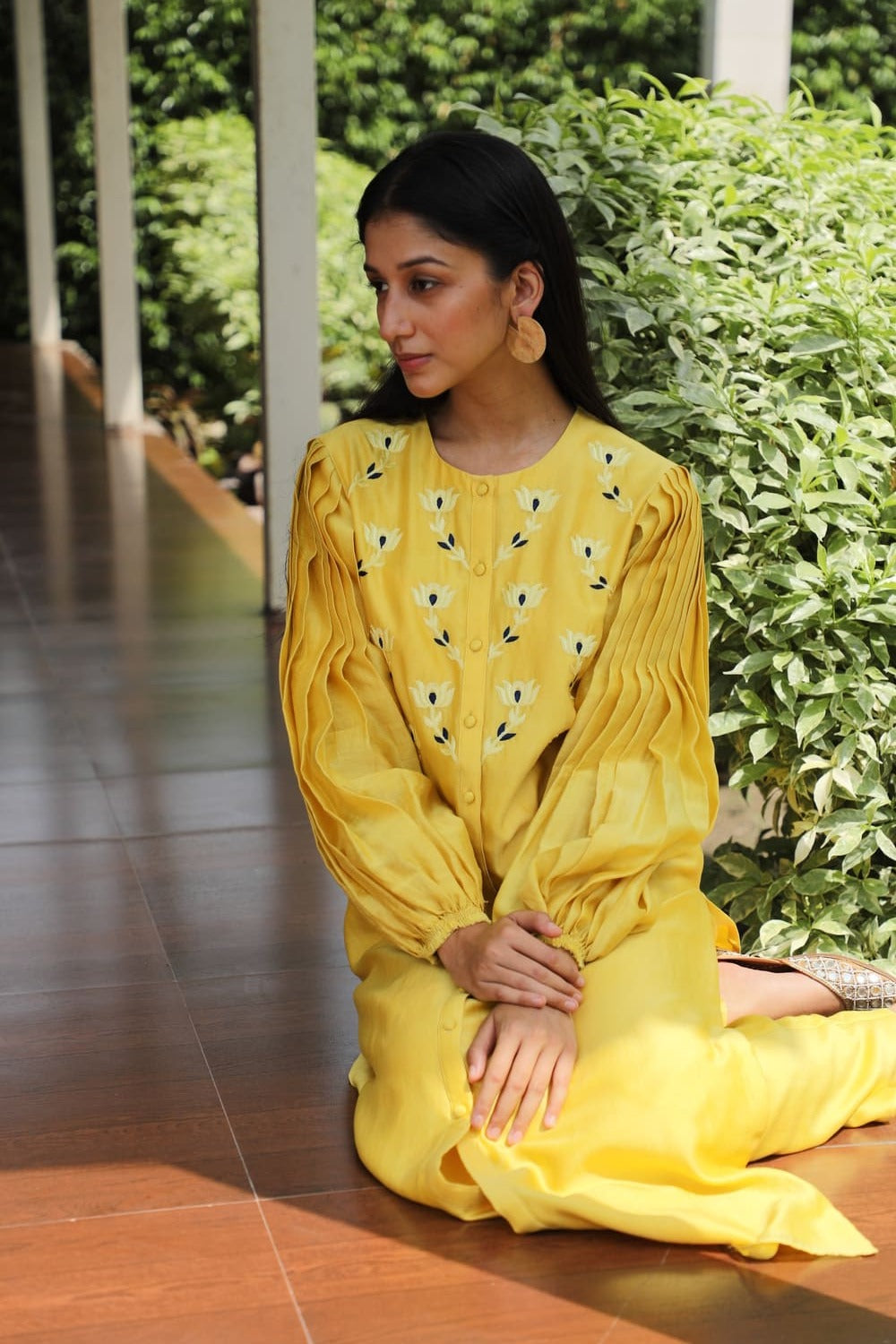 Daisy Embroidered Pleated Sleeves Kurta Set